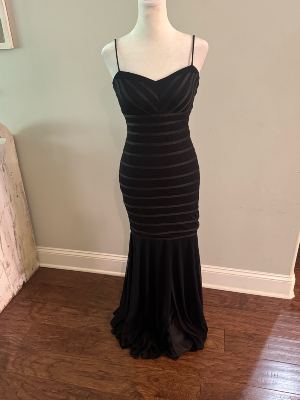 Betsy & Adam Black Strappy Mermaid Maxi Dress - Picture 2 of 3